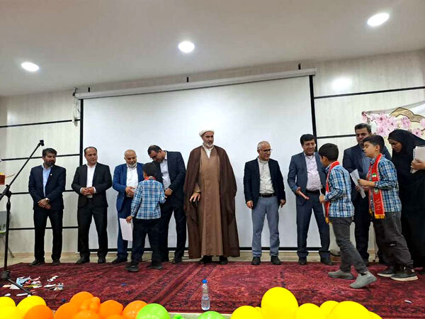  تجلیل از مدیران، مربیان و دانش‌آموزان پیشتاز شهرستان عسلویه