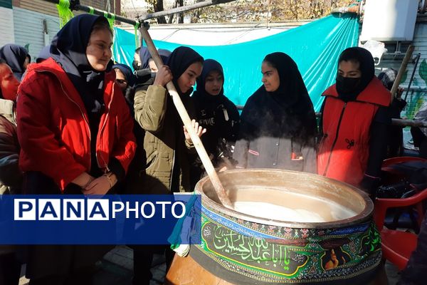 مراسم پخت سمنو در مدرسه حضرت ولیعصر(عج) ناحیه یک شهرری