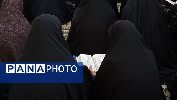 آوای دلنشین دعای عرفه در مساجد شهر بن طنین‌انداز شد