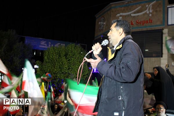 شبی که دل‌ها در حسینیه امام خمینی به هم پیوست