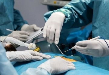 تأکید بر انجام جراحی‌های سرطانی در شرایط بحرانی