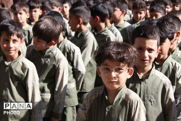 جشن ولادت حضرت زینب(س) و روز پرستار در دبستان شهید حسین غفاری