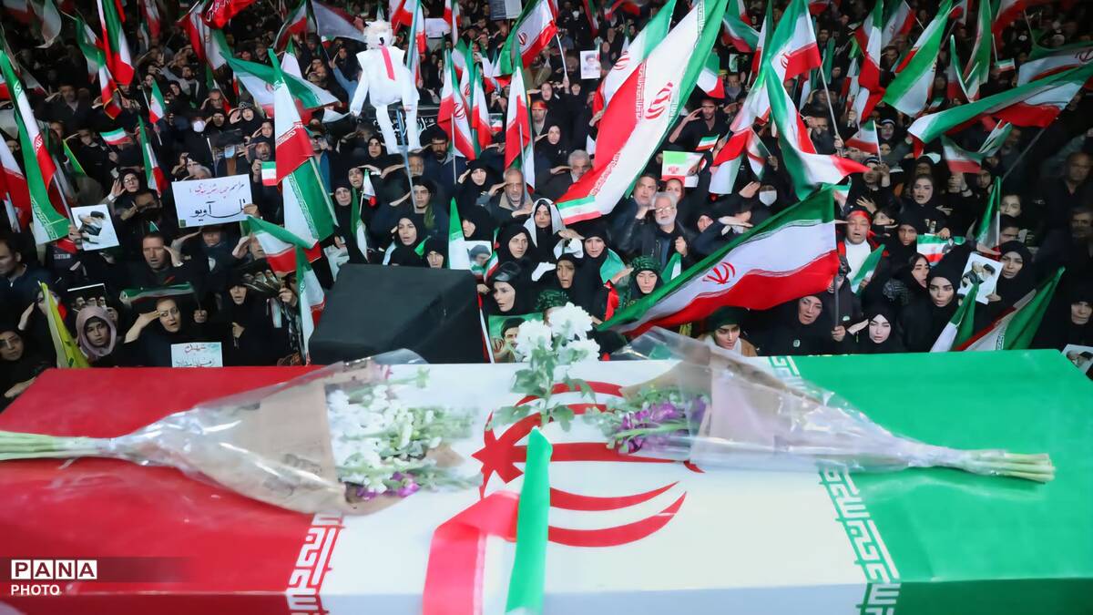تشییع پیکر پاک سردار شهید محمدرشیدی فرهاد بر دستان مردم کرج 