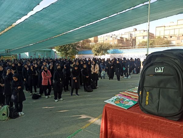 جشن عاطفه ها در دبیرستان دلیری ناحیه دو 