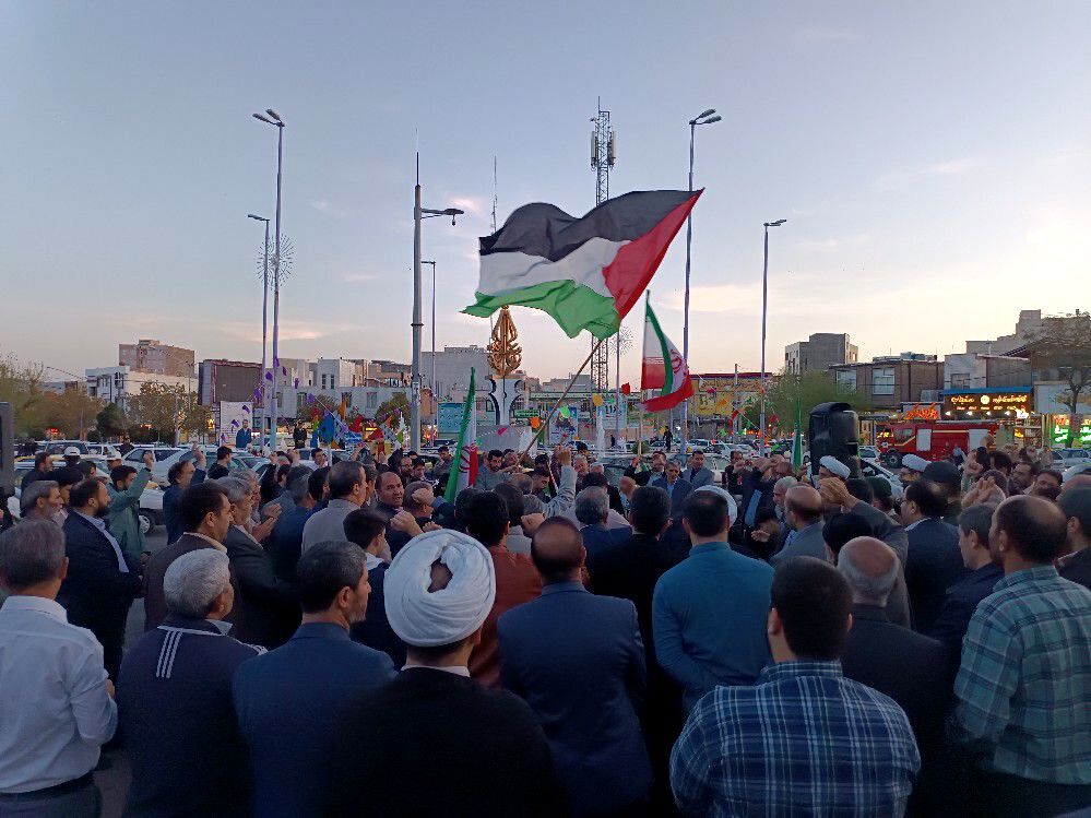 جشن پیروزی عملیات وعده صادق در میانه