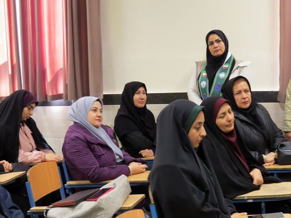 بازدید مدیر کل آموزش و پرورش استان از کلاس های ضمن خدمت سازمان دانش‌آموزی بجنورد 