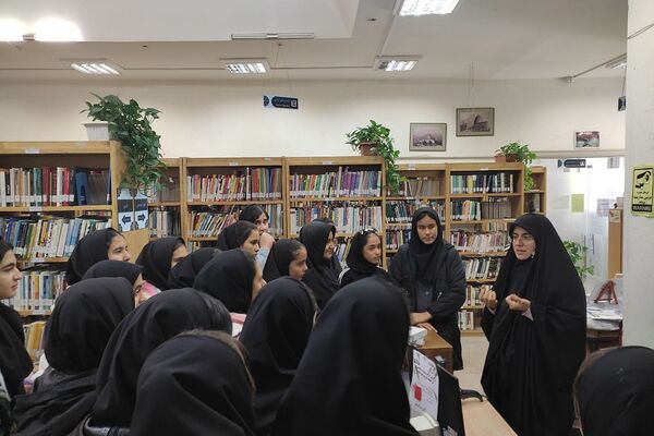 بازدید دانش‌آموزان دبیرستان پویش از کتابخانه عمومی فرهنگسرای کوثر دماوند 