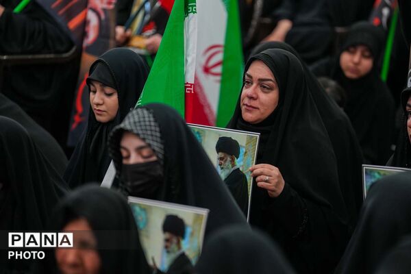 اجتماع بانوان انقلابی به مناسبت چهلم قائد امت و شهدای میناب در مسجد جمکران 