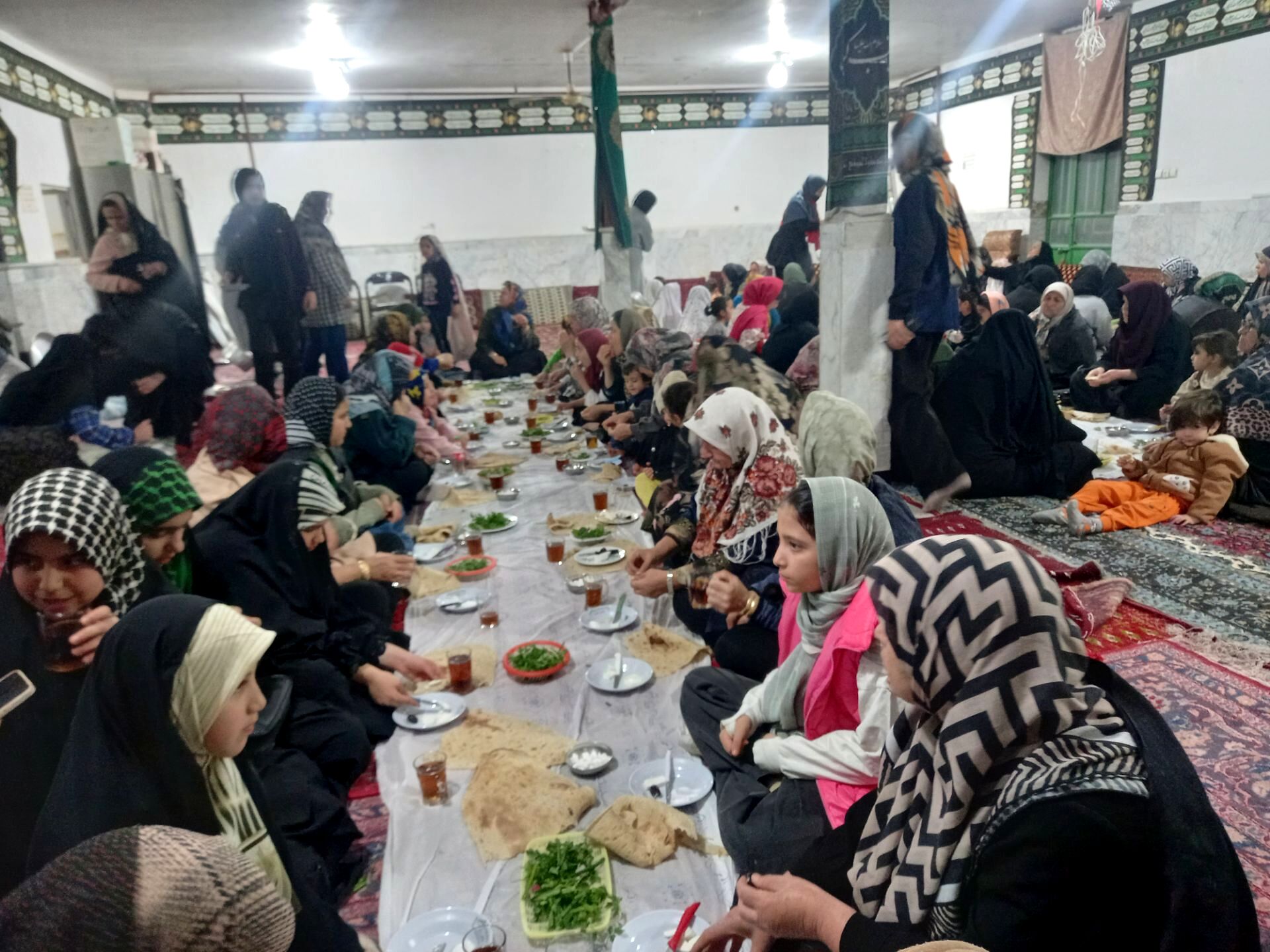 نماز جماعت و افطاری در شب سوم ماه مبارک رمضان  