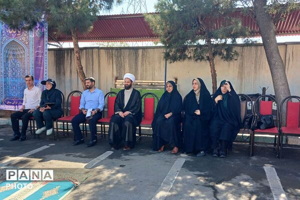 برپایی نمازجماعت در دبستان پسرانه میثاق باقرشهر 