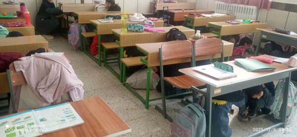 اجرای مانور زلزله در دبستان فرهنگ فرازمند