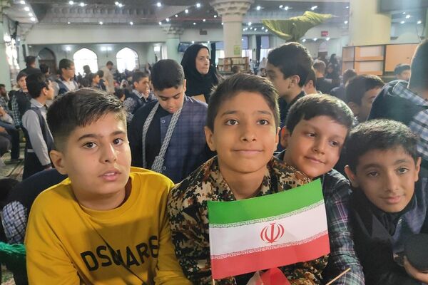 اجتماع عظیم دانش‌آموزان شهرری در حرم حضرت عبدالعظیم حسنی(ع) به‌مناسبت هفته فرهنگی ری 