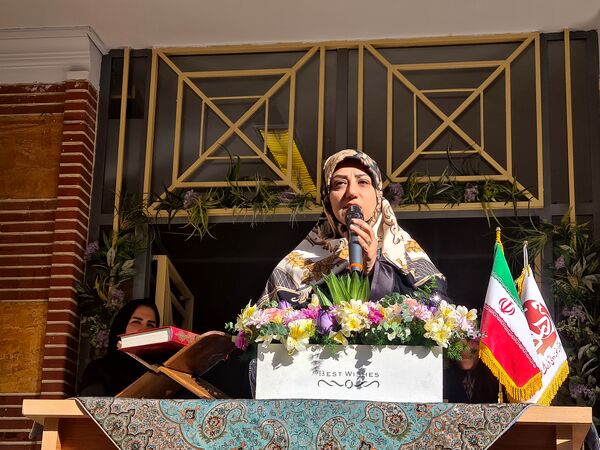 آئین نواختن زنگ مهر در دبیرستان دخترانه فرهنگ ۱۳ 
