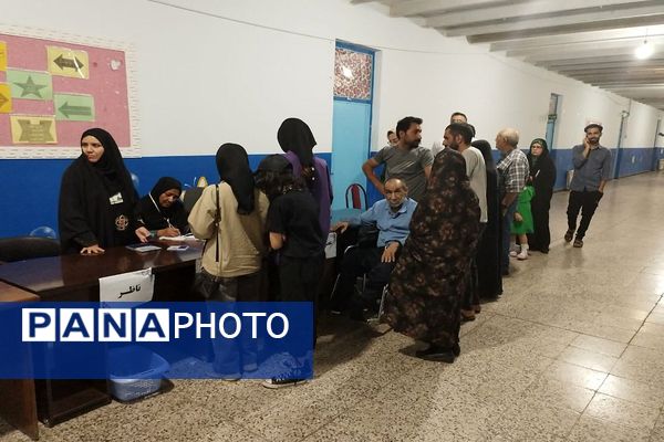 حضور مردم شهر کرمان در دور دوم انتخابات ریاست‌جمهوری