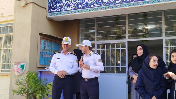 گرامیداشت هفته نیروی انتظامی در دبیرستان دخترانه پیرایش یک