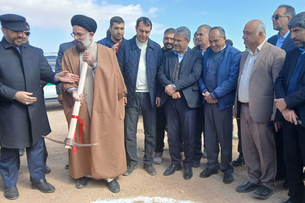 کلنگ زنی و آیین آغاز عملیات اجرایی ساخت مدرسه مسکن ملی آباده با حضور استاندار
