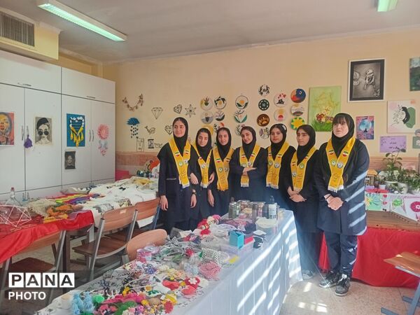 نمایشگاه کار و فناوری در دبیرستان نشاط بهارستان‌دو