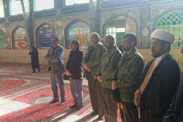 استقبال بی‌نظیر دانش‌آموزان و فرهنگیان شهرستان آباده از شهید گمنام