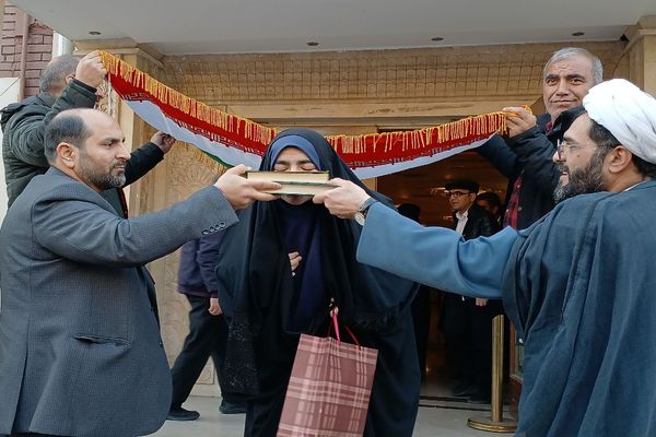 آبین بدرقه ۵۲ دانش‌آموز عمره‌گذار 