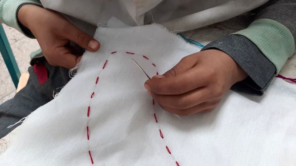 وقتی معلم، خیاط می‌شود