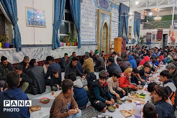 سفره های ساده افطاری در شهر بار نیشابور