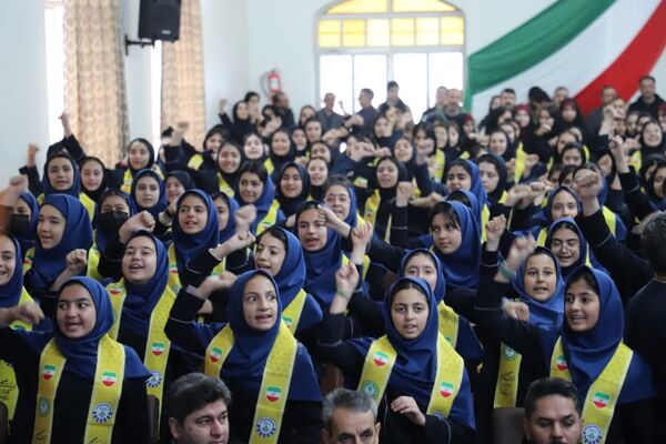 زنگ انقلاب در مدرسه خدیجه کبری ناحیه یک تبریز با حضور استاندار 