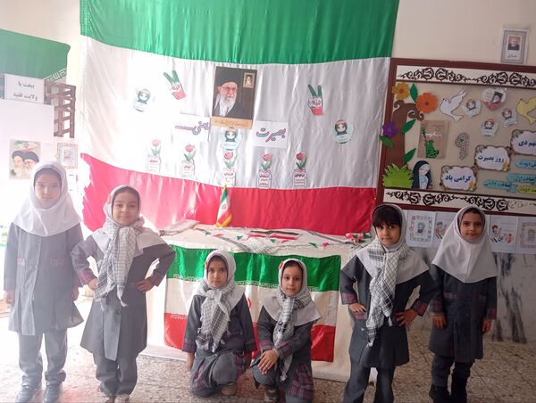 گرامیداشت حماسه ۹ دی ماه در دبستان دخترانه نرجس یک 