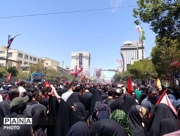 سیل فرا تصور زائران در روز تشییع پیکر رهبر شهید امت اسلامی