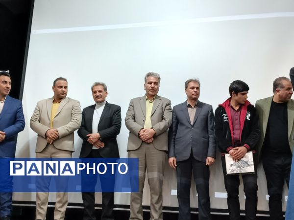 تقدیر از برترین های مدرسه نمونه آیت‌الله خامنه‌ای 