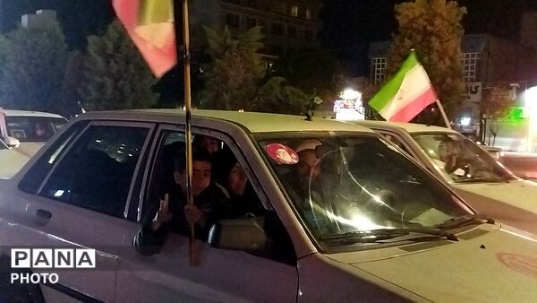 حضور دهه نودی ها در رژه ماشینی بلوار فضل نیشابور 