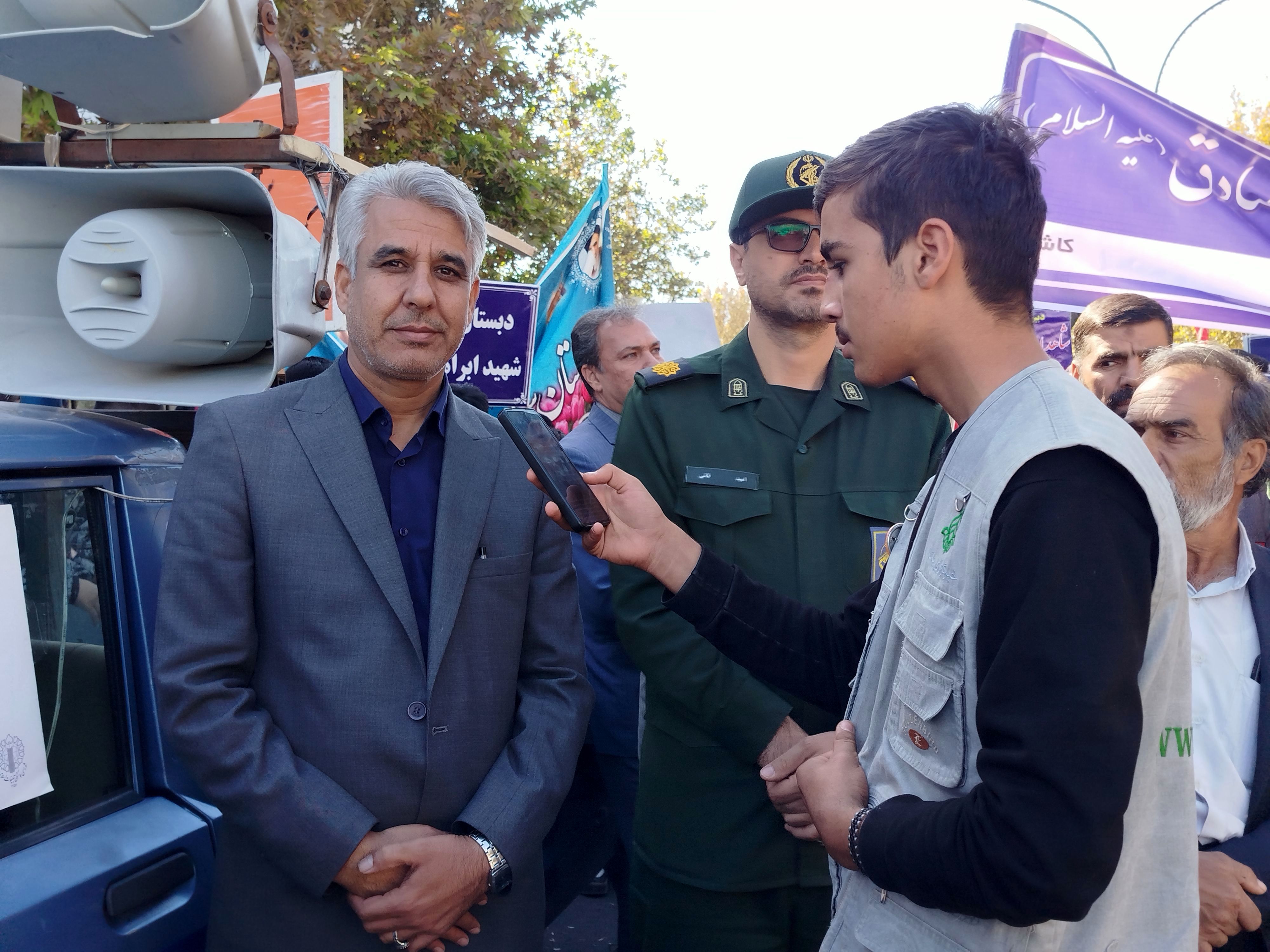 مشارکت فعال دانش‌آموزان و فرهنگیان در راهپیمایی ۱۳ آبان، جلوه‌ای از همبستگی و مسئولیت‌پذیری است
