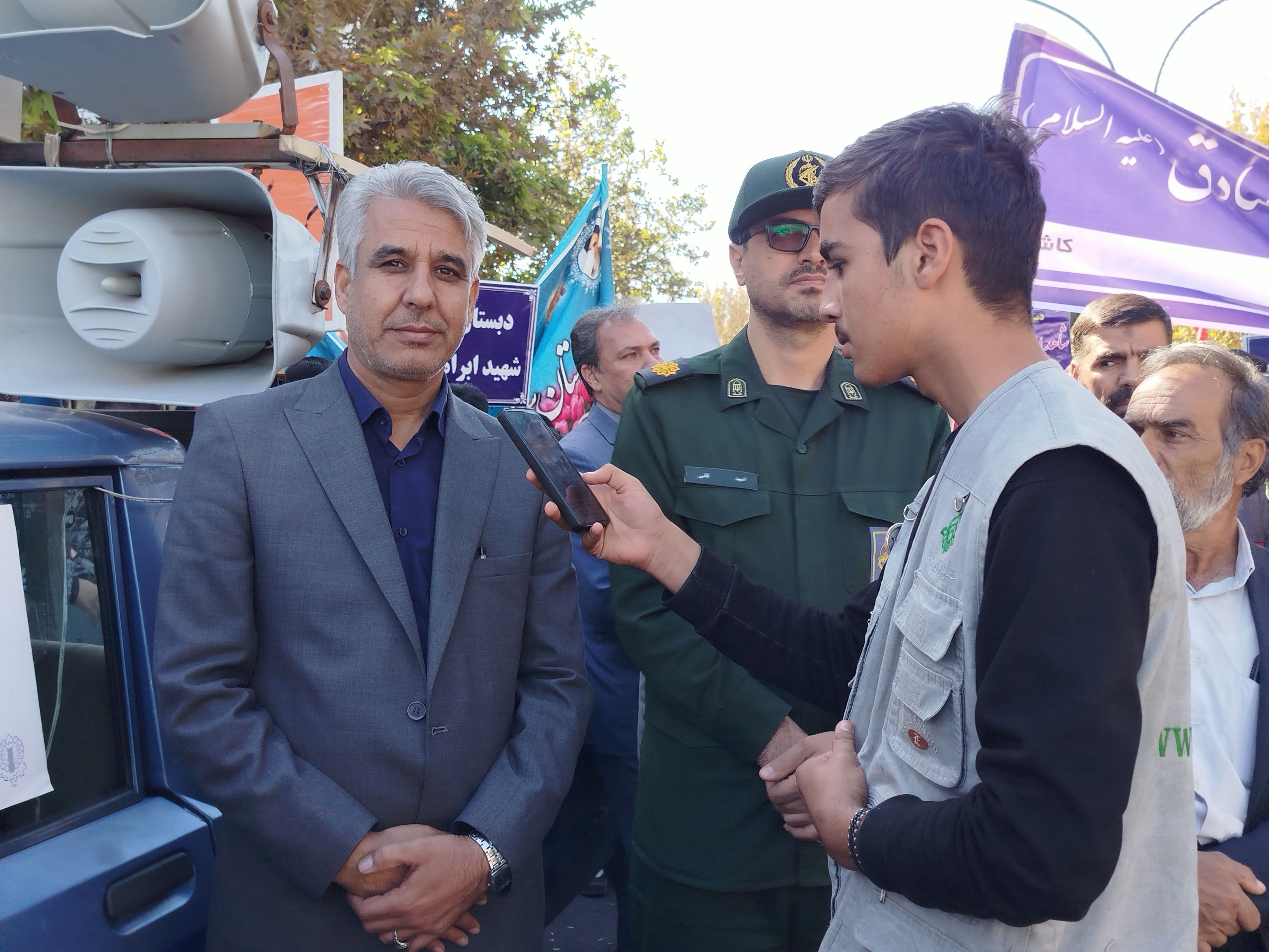 مشارکت فعال دانش‌آموزان و فرهنگیان در راهپیمایی ۱۳ آبان، جلوه‌ای از همبستگی و مسئولیت‌پذیری است