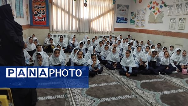 جشن روز دانش‌آموز در دبستان دخترانه شهید محمدرضا مقدم 