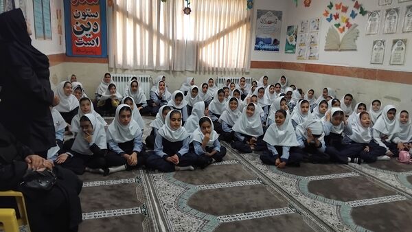 جشن روز دانش‌آموز در دبستان دخترانه شهید محمدرضا مقدم 