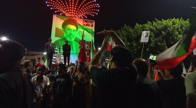 سوزاندن تابوت نمادین آمریکا و تاکید بر ادامه تلاش‌ها