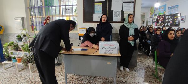 برگزاری جلسه انجمن اولیا و مربیان در دبستان هیات امنایی قرآنی مبین شیروان