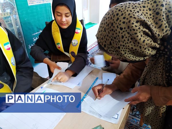 دیدار دبیران با اولیا و تحویل بیلان کار آبان در دبیرستان حاج تقی نجفی 