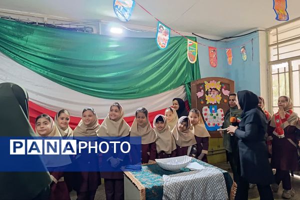 مراسم دهه فجر و برگزاری نمایشگاه دست‌سازهای دانش‌آموزی در دبستان شیخ کلینی