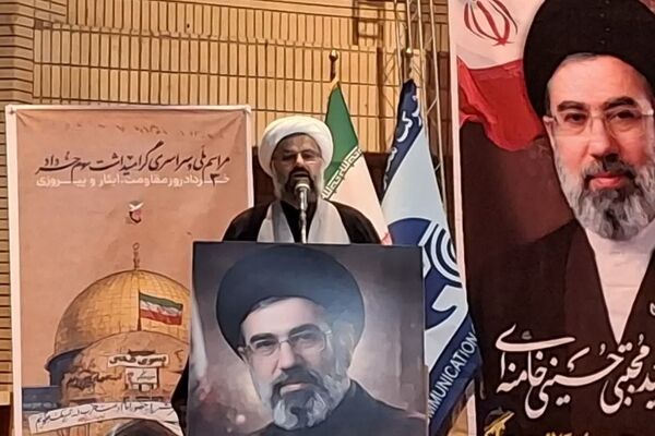 بهترین راه مبارزه با استکبار جهانی، خدمت صادقانه به مردم است