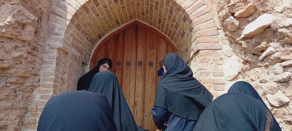 بازدید دانش‌آموزان از کارخانه آلومینای جاجرم و قلعه جلال الدین شهرستان گرمه