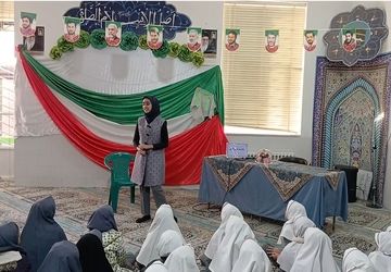 نقالی دانش‌آموزان دبستان دخترانه علمدارشهرستان تفت به مناسبت هفته «ماها»
