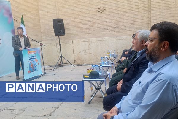 آیین اهدای ۲۵هزار بسته نوشت افزار به دانش‌آموزان نیازمند