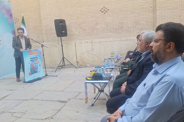 آیین اهدای ۲۵هزار بسته نوشت افزار به دانش‌آموزان نیازمند