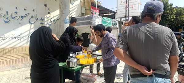 توزیع شربت و شیرینی به مناسبت میلاد پیامبر اسلام (ص) 