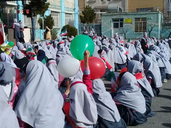 جشن با شکوه دهه فجر در دبستان صدف