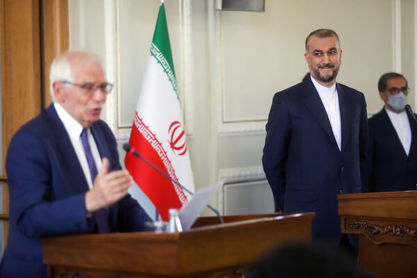 دیپلمات شهید