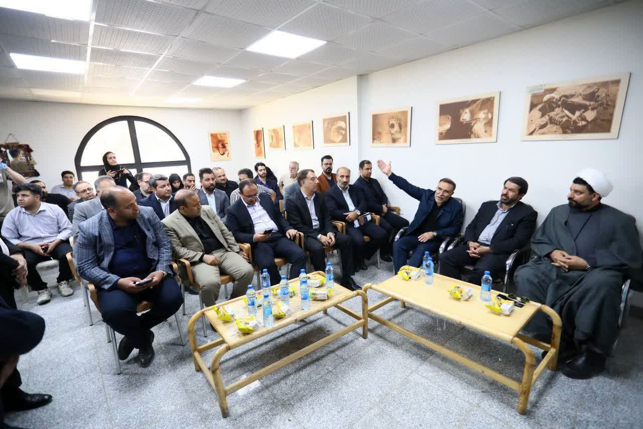 بررسی میدانی ظرفیت‌ها، چالش‌ها و پروژه‌های عمرانی در نشست شورای توسعه و پیشرفت شهرستان ملایر صورت گرفت