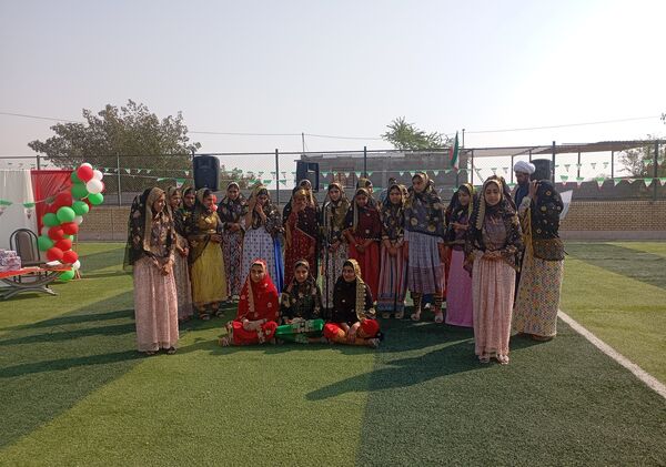 جشن دهه فجر در روستای لاور فین