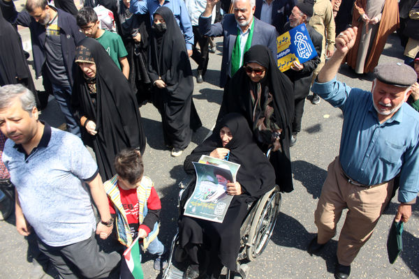 حضور عزتمندانه مردم قم در راهپیمایی آخرین جمعه ماه رمضان