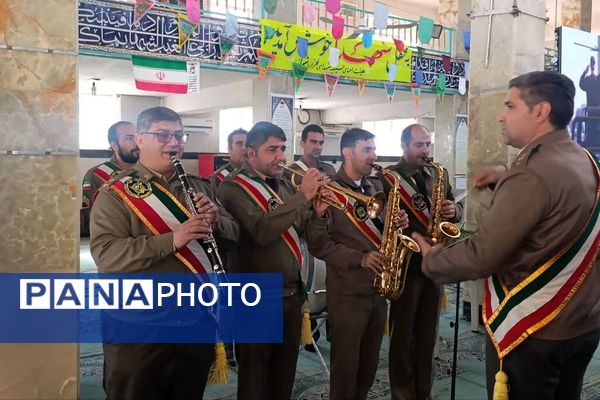 گل‌های سپاس بر مزار قهرمانان شیراز